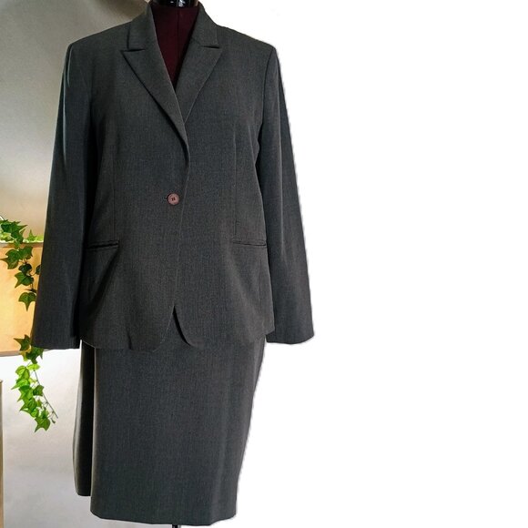 EUC: Jones & Co Size 18 Gray Three-Piece Suit - Picture 4 of 15